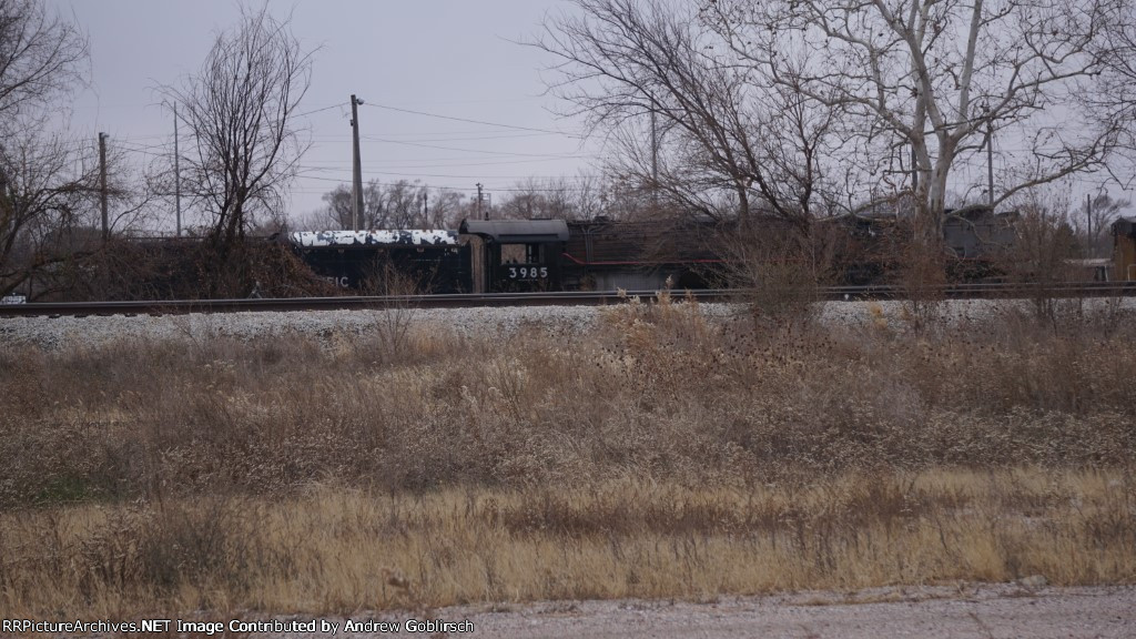 UP 3985 used 4014's Tender to Share